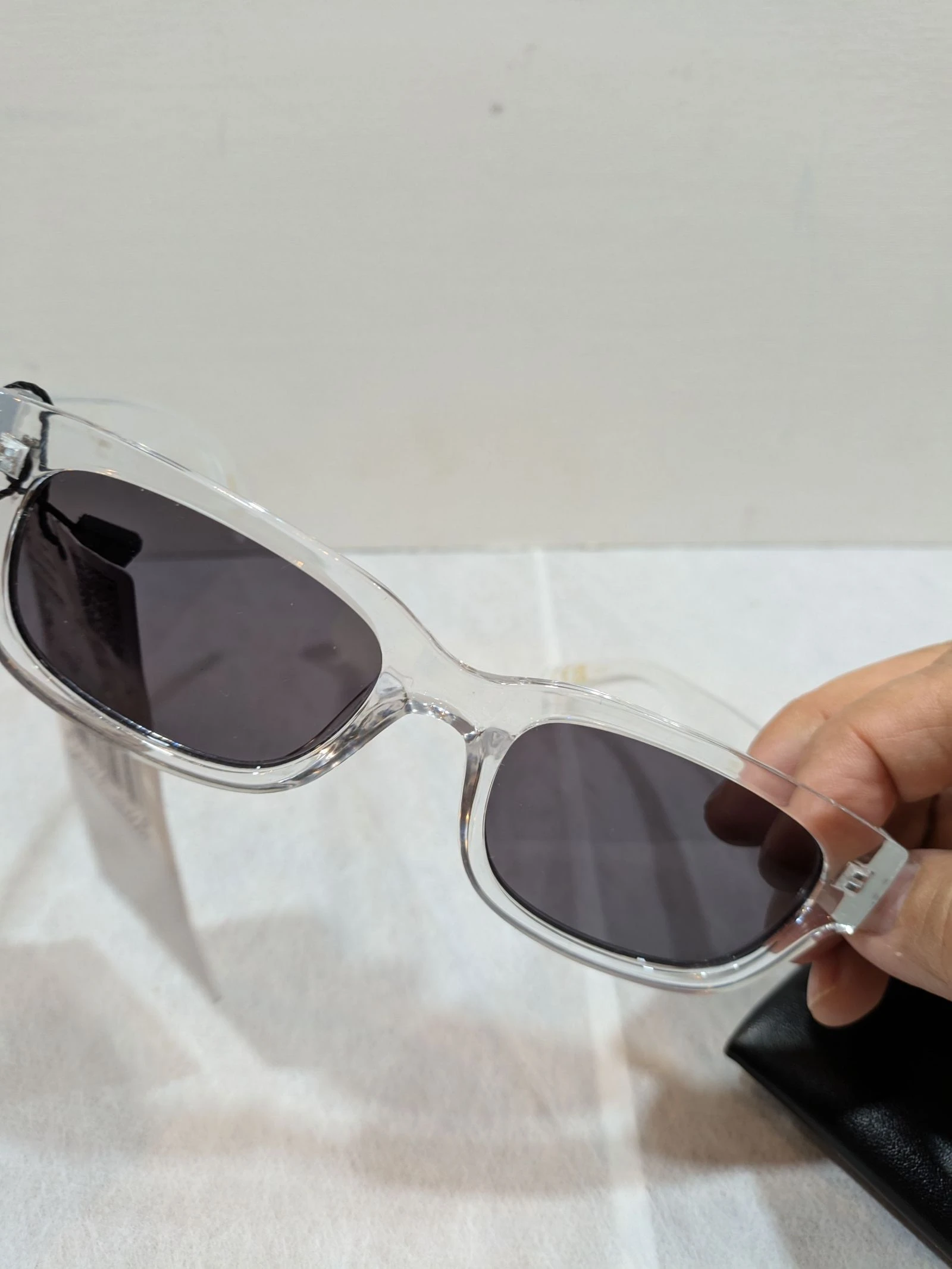 Gafas de Sol Rectangulares MNG (Mango) – Montura Transparente y Estilo Retro – photo 6